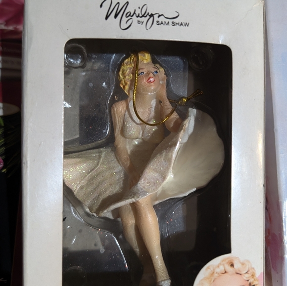 Marilyn Monroe Christmas Ornament variety in Boxes - Picture 5 of 5